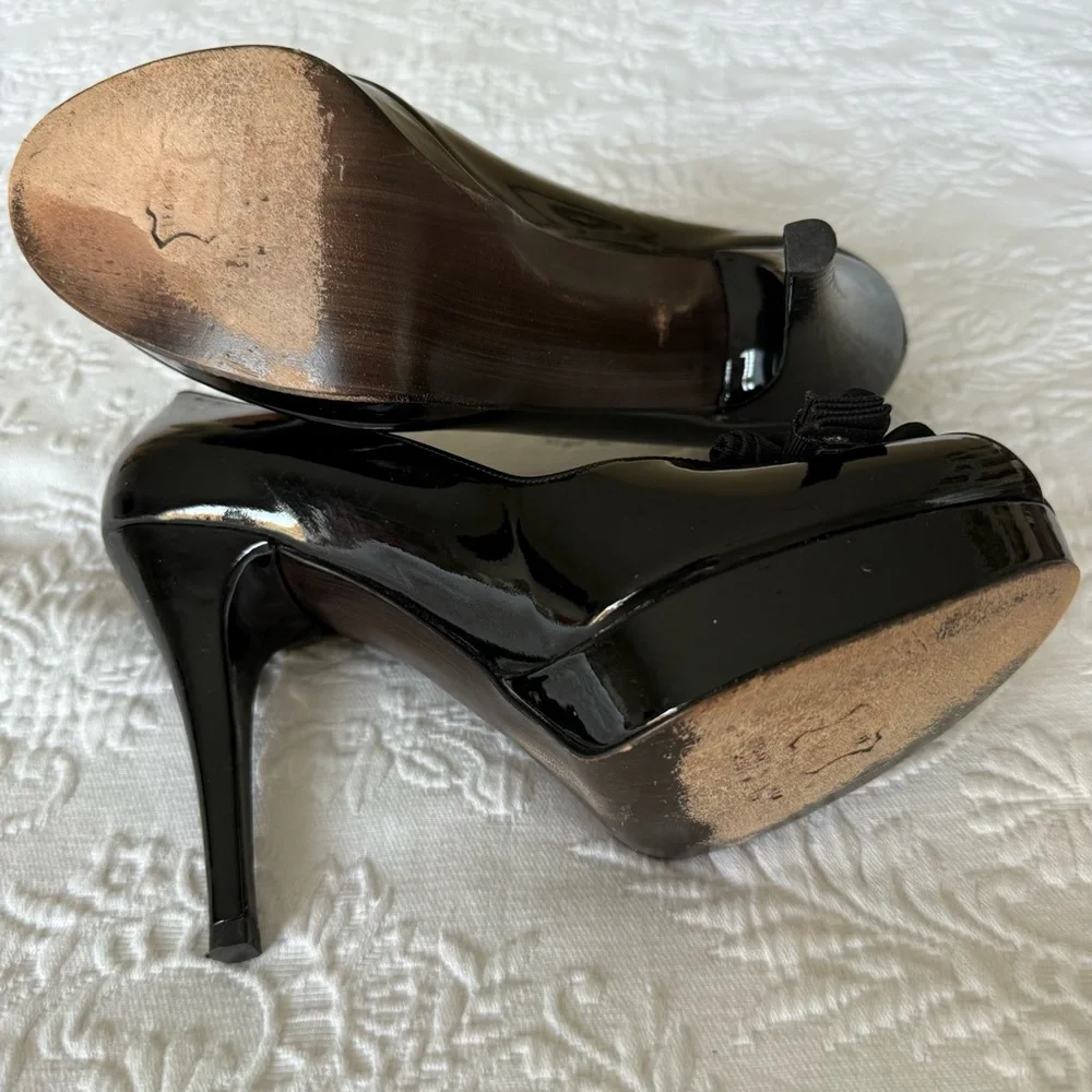 Stuart WEITZMAN Black Patent Leather peep toe Heels Size 8.5